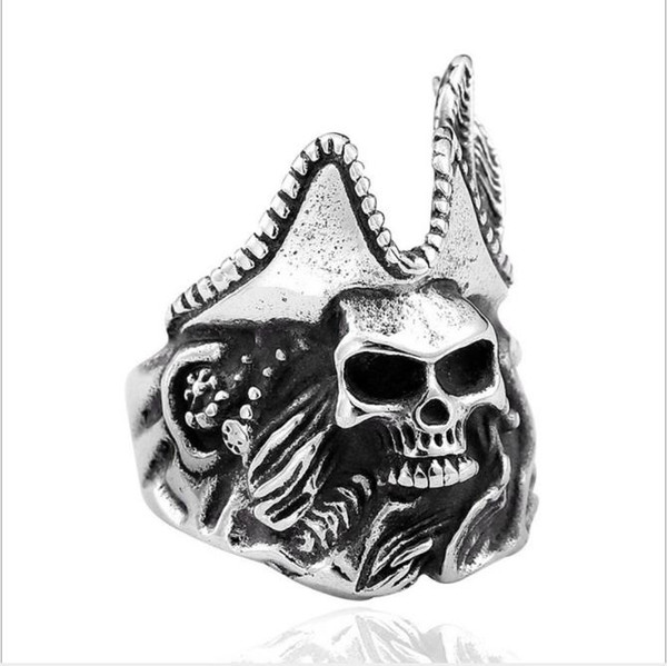 Hand decoration exaggerated personality, skull and ring ring.