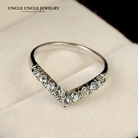 White Gold Color Austrian Rhinestones Classic V Design Exquisite Lady Ring Wholesale