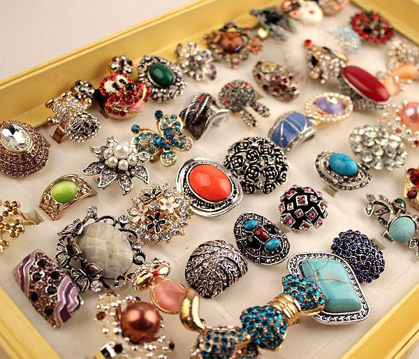 HOt Sale 50Pcs Mix styles women's vintage metal rhinestone exaggerated foreign trade rings Jewelry with a display Box Wholesale