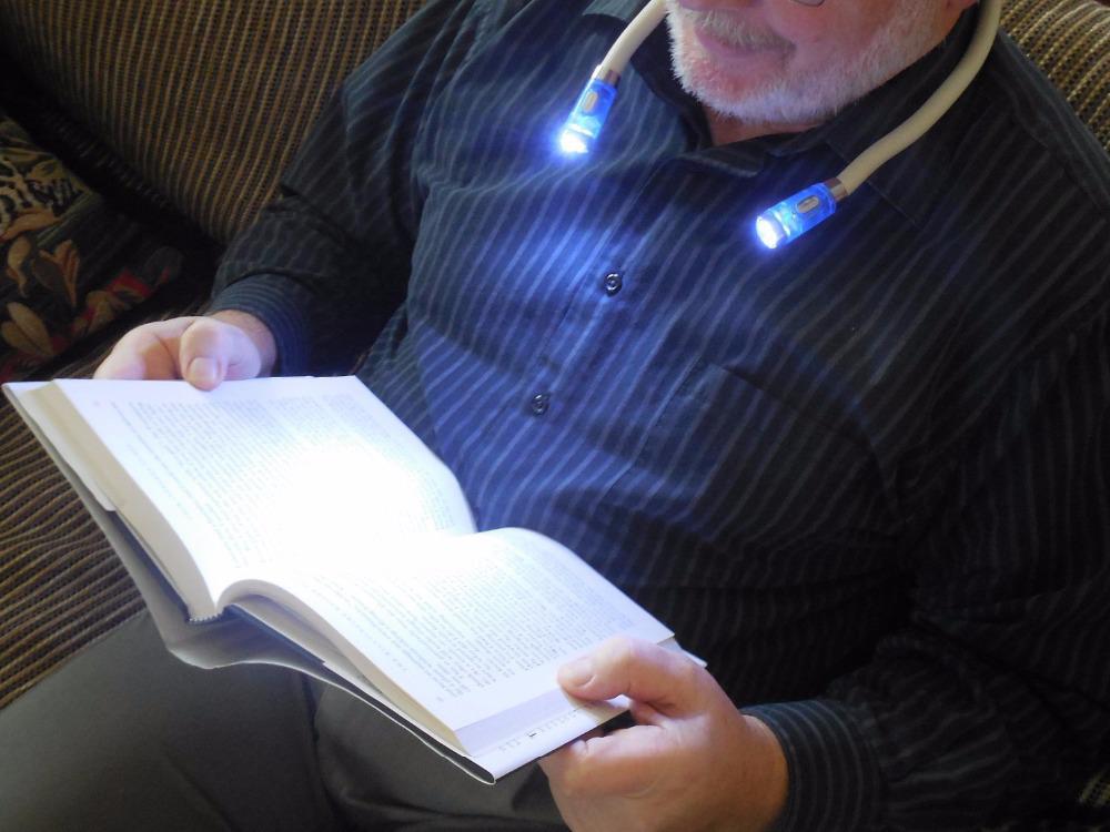 Wholesale-4 LED 50 Lumens Handsfree Hug Flexible Neck Light Reading  Lamp Book Light Free Shipping