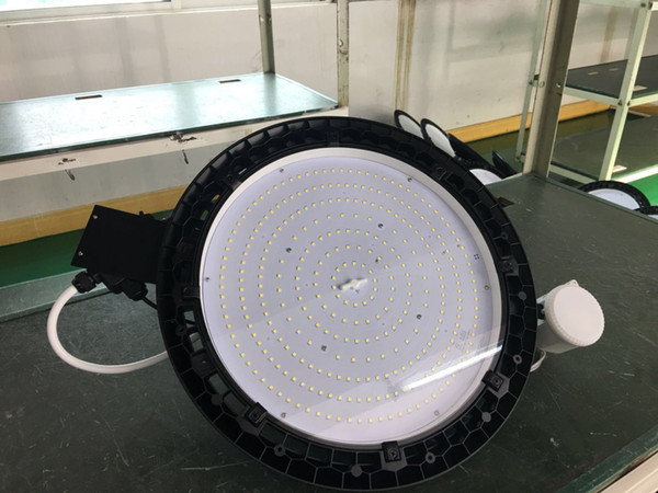 High quality UFO High Bay Led Lights 150w, IP65 UFO Meanwell Driver UFO 150W Led High Bay Light 150lm/w 5 Years Warranty Microwave Sensor