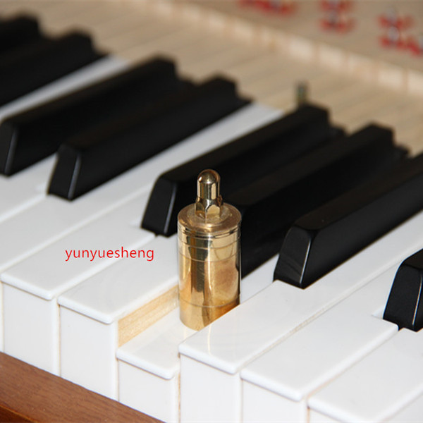 White piano keys measuring heavy weights (copper / 70 g) jack