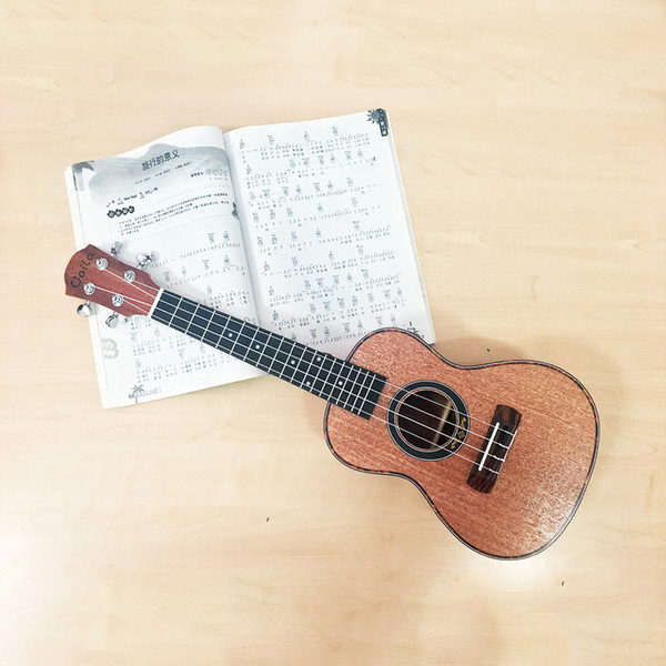 Uoila Ukulele/ Personalized gifts / Creative gifts / Mahogany Ukulele