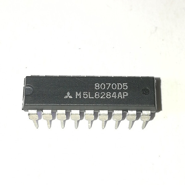 M5L8284AP . P8284A , SAB8284BIP , CP82C84A , dual in-line 18 pins plastic package . PDIP18 / Electronic Components . Integrated circuits ICs