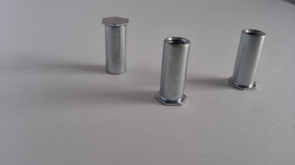 BSOS-3.5M3 Blind hole pressure riveting stud Hexagon blind nut column Zinc, nickel,ecru A large number of inventory