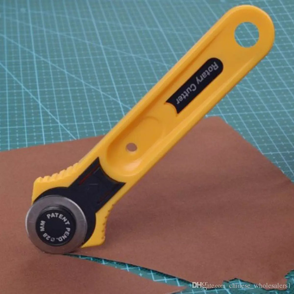 free shipping 28mm Cloth Rotary Roller Cutter Fabric Cutting Tool Leather Paper Vinyl strips Rotary Cutter Sewing Tools ARI-225