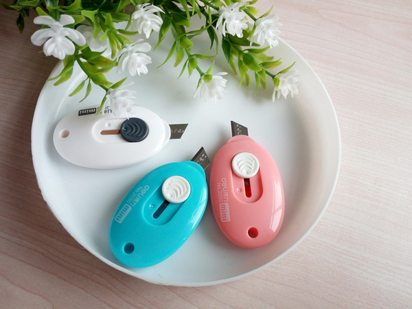 Mini Utility Knife with hole design Useful stationery Automatic retracting Knife DL_CR010