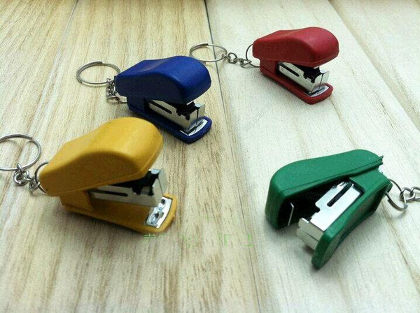 Yiwu Small Commodities Wholesale Creative Mini Stapler Keychain denigrate children's stationery supply wholesale gift