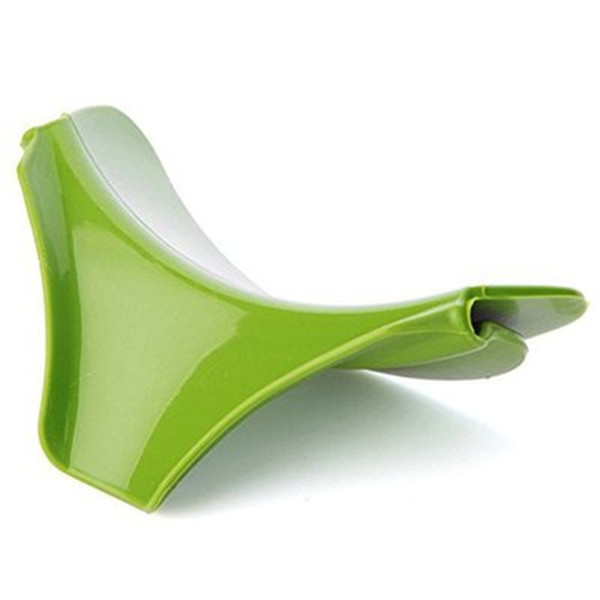 Wholesale- Anti-spill Kitchen Funnel Gadget Silicone Slip On Pour Spout for Pots Pans and Bowls and Jars Kitchen Tool (green)