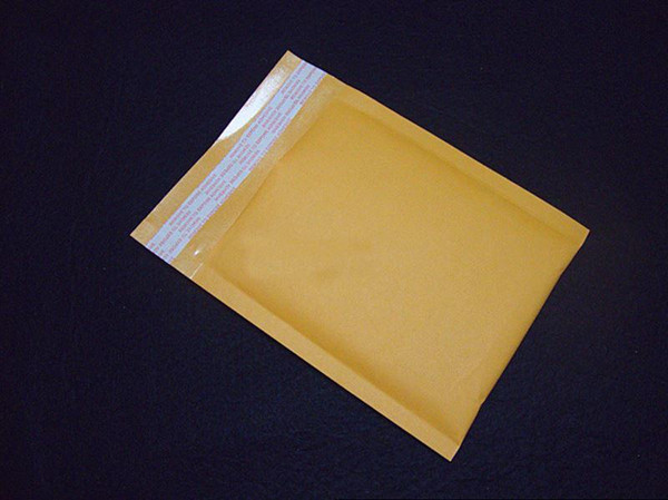 Free Shipping 10pcs 130*130+40mm Kraft Bubble Bag Padded Envelopes Mailers Shipping Yellow Bags