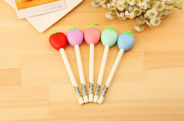 Best selling gel pensStrawberry Neutral Pen Korean Cute Signature Pen Student Prize Creative Gift with 0.5mm Water Pen408