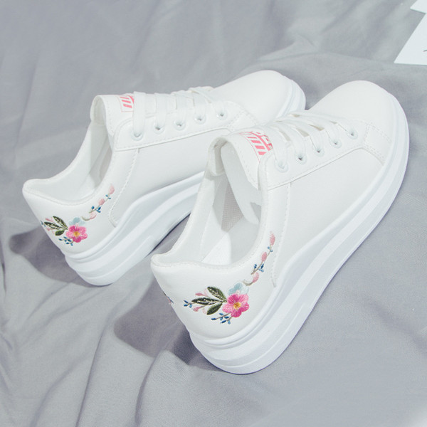 2019 Spring New Fashion Casual Versatile Embroidery Small White Shoes Female Tide Low To Help Tie Students Sports Shoes Women's Shoes