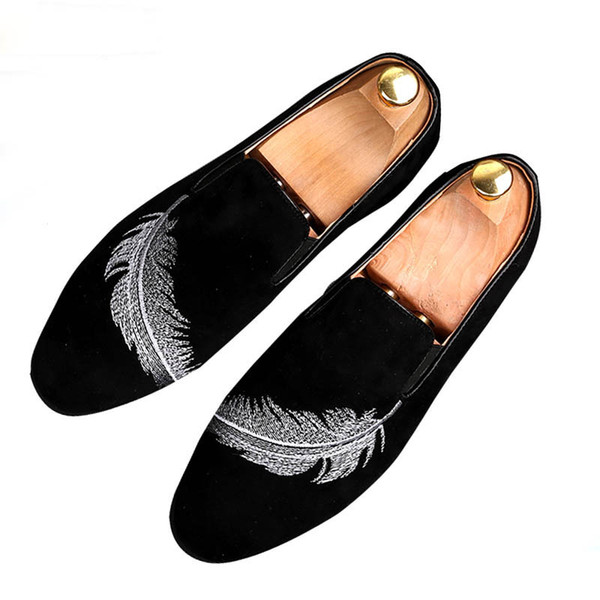 2018 Men's pointed Feather embroidery flats shoes Homecoming Dress leather Italy Man Wedding formal Gommino Shoes zapatos hombre