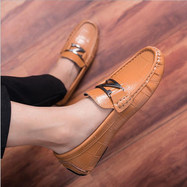 2019 Top quality mens designer dress shoes Genuine leather Metal snap Peas wedding Shoes classic fashion Men's shoes big size loafers 38-44