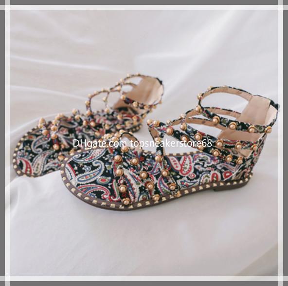 2019 classic sandals ladies trend flat hot fashion Europe and America Bohemian cross straps Roman sandals