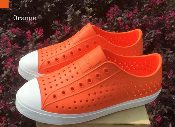 Hot selling in the summer of new hole hole shoes female sand beach shoes breathable sandals shoes han edition couples