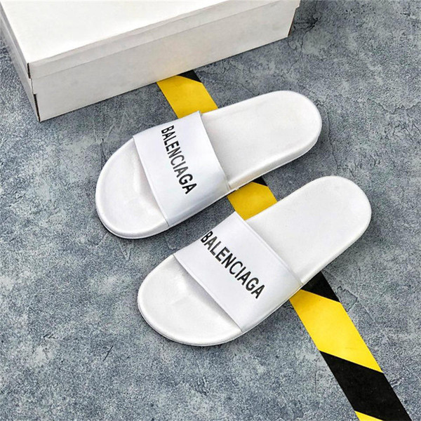 Classic fashion men and women slippers black and white high quality PU material soft bottom summer beach sandals