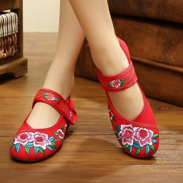 Sexy Ladies Flower Embroidered Chinese Loafer Shoes Chinese classical Canvas shoes