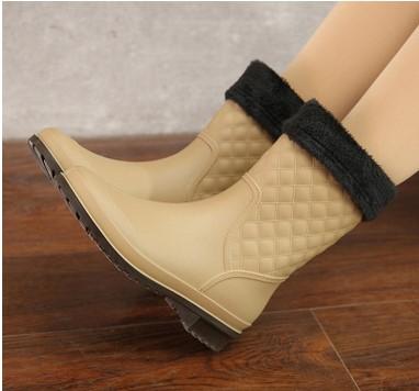 New. Waterproof. Rainshoes. Women's shoes. Casual fashion. Warm boots. Anti slip water shoes. PVC. Girls. Monochromatic.Half boots.