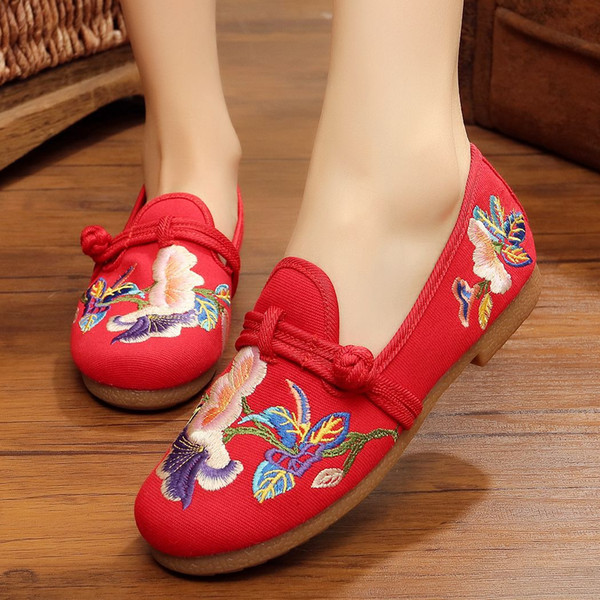 Chinese Red national women embroidered shoes round head flat heel,Slip-On non-slip Sleeve girl dance shoes size 35-40