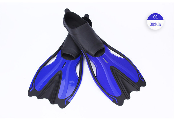 Male and female diving fins snorkeling Man woman Not wearing a flipper Training shoes snorkeling ducklings swimming equipment