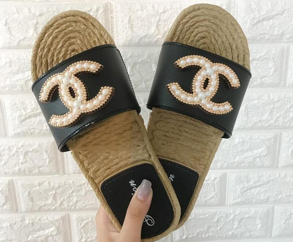 Flip flops sandals women 2019 new spring and summer fashion in Europe and America big yards outside wear beach antiskid flat sandals