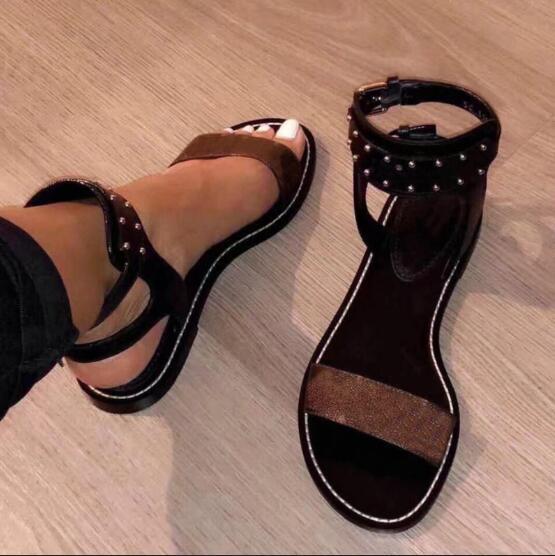 2018 Popular Summer Luxury Ladies Canvas Gladiator Style Flat Black Gold Rivet Ms. Swimsuit Sandals Party Sexy Shoes Wild Free Shipping