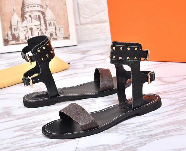Classic Luxury Women Popular Leather Sandal Striking Gladiator Style Designer Leather Outsole Perfect Flat Canvas Plain Sandal Size 35-41