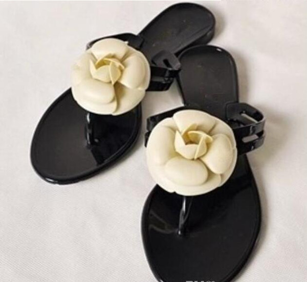 Designer Women Slippers Flowers Shoes Flat Beach Sandals New Retros Womens Leather Shoes High Quality Causal Bathing Flip Flops