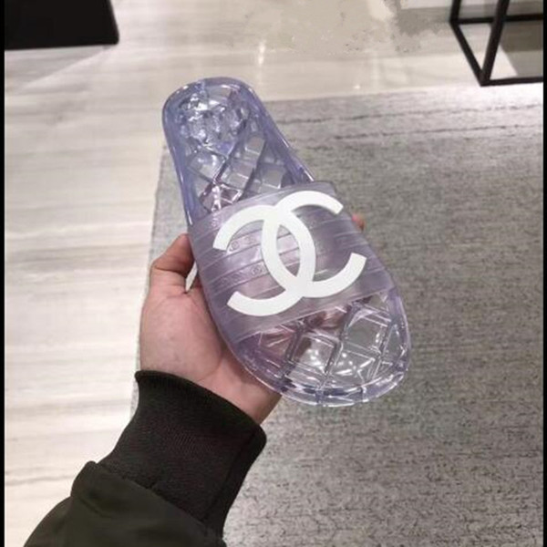 Designer Transparent Slippers 19ss Spring And Summer PVC Sandals Slippers Transparent New Crystal Female Shoes Sand Beach Cool Slippers