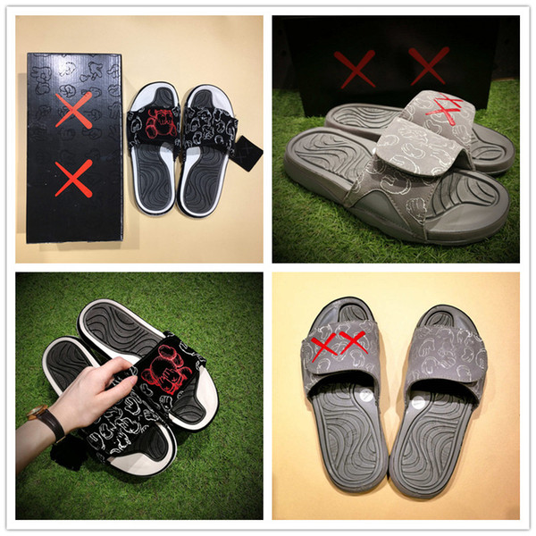 2018 High quality KAWS x Cool Grey XX Suede Hydro 4 IV Sandals Night Light Slippers Black Red White 4s Casual Sports Slides Slipper 40-46