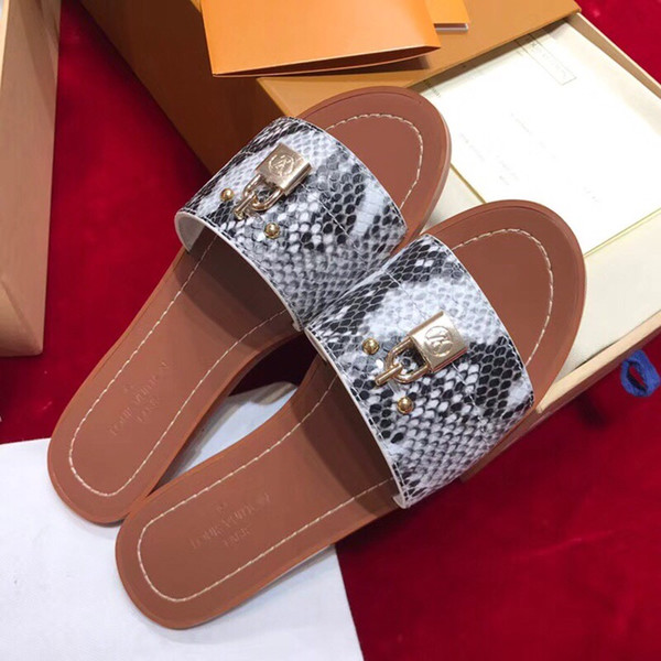 AAA Designer Luxury brand Summer new Fashion Women's beach shoes sandals Ladies slippers casual slippers summer Flat sandals+box