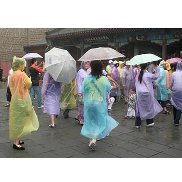 High Quality Disposable PE Raincoats Poncho Rainwear Travel Rain Coat Rain Wear Gifts Mixed Colors Cool And Convenient 1712006