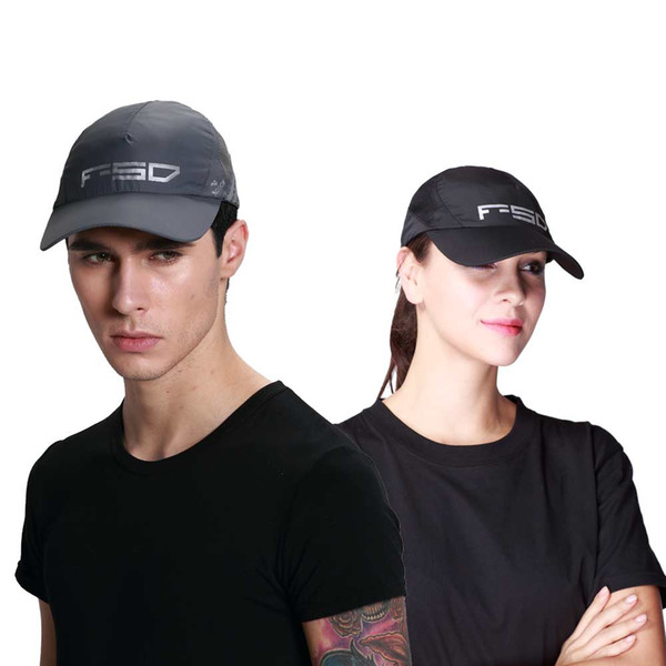 Manufacturers sell outdoor fast-drying sports caps in summer. Black, white, red, ultra-thin, breathable men's and women's baseball caps