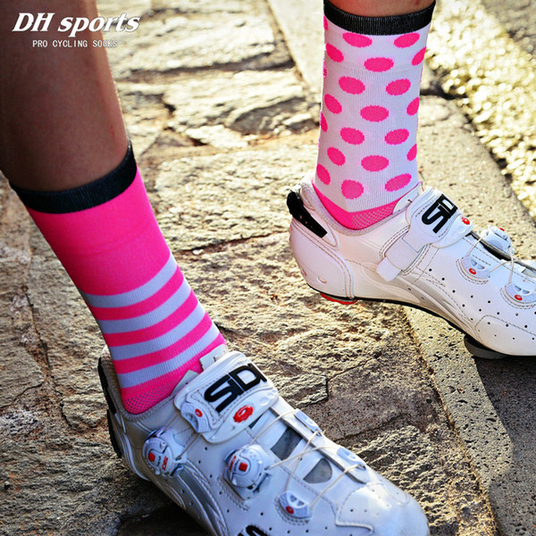 DH SPORTS New Professional Cycling Socks Protect Feet Breathable Wicking Sock Outdoor Road Bike Nylon Socks Bicycle Accessories