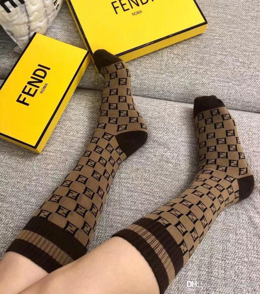 With Gift Box Brand Stockings Men Fashion Sock Shows Female and male unisex Socks White and Black FF letter Colors Knitted Cotton Socks 05