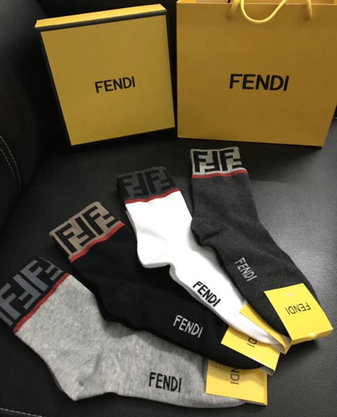 With box Famous luxury FF Letter Cotton Couple Sport Wear Socks Stockings Women women Popular black white Design Casual Socks 041