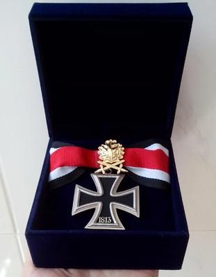 Wholesale Souvenirs collection ww2 wwii German military iron cross medal badge with golden OAK tree LEAF and all-suede medal box