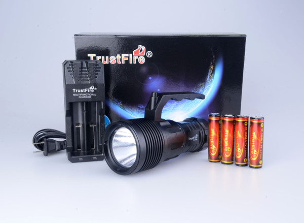 Waterproof TrustFire DF-009 1600LM CREE XH-P70 LED Diving Flashlight Underwater Using Torch Including 18650 battery charger