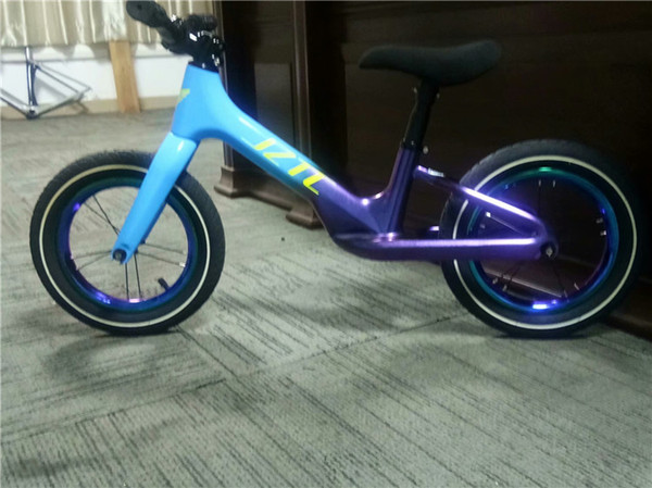 children's bicycle carbon fiber balance bike is suitable for children aged 3 ~ 6 years with complete pulley