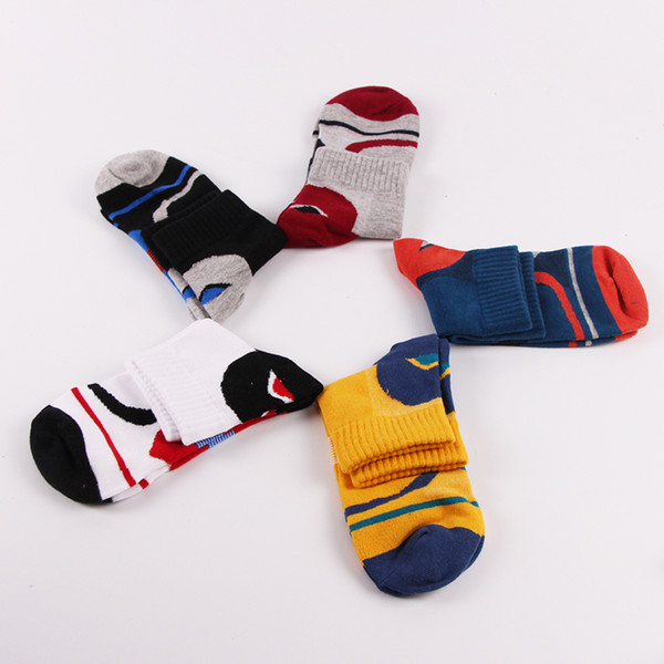 2017 new one pack of five pairs of mixed suit autumn and winter breathable cotton men's sports socks basketball socks outdoor mountaineering