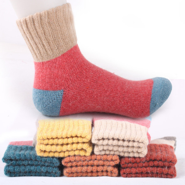 Wholesale autumn and winter models thicken the women's wool socks in the tube socks sports leisure thick line color fight warm female socks