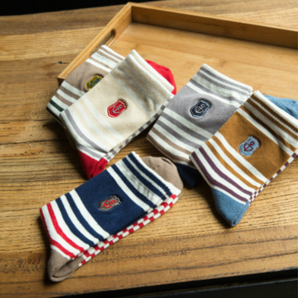 The new style of art embroidery women cotton cotton tube socks 2017 Navy wind striped female socks