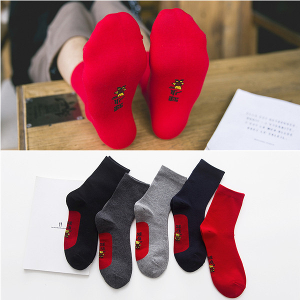 The new Chinese Traditional Red Socks On Small Wholesale Business Men's socks Absorbent Breathable Gentleman of Leisure Sports socks