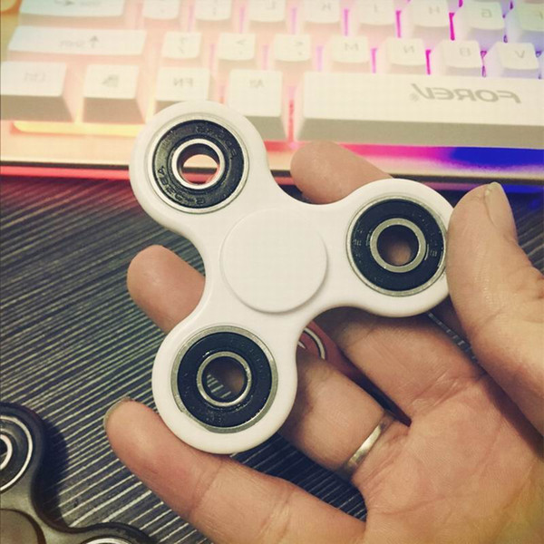 Free shipping,Tri-Spinner Fidget Toy Plastic EDC Hand Spinner For Autism and ADHD,Fidget spinner Fingertip gyroscope