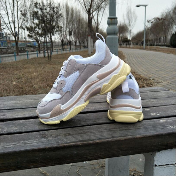 2019 Fashion Paris 17FW Triple-S Sneaker Triple S Casual Dad Shoes for Mens Womens Beige Black Ceahp Sports Designer Shoe Size 36-44