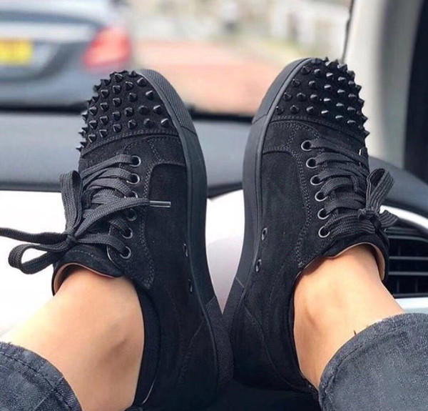 New Designer Sneakers Black Low Cut Spikes Flats Shoes Famous Red Bottom For Men And Women Leather Sneakers Party Fashion Designer Shoe V302