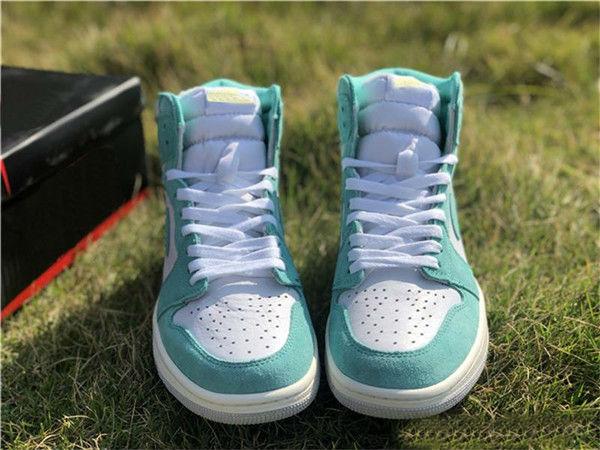 2019 New Turbo Green Basketball Shoes 1 1s Mens Green White Sports Shoes Fashion Outdoor Designer Trainer Sneakers