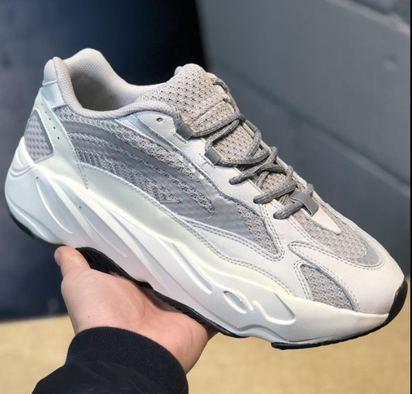 2019 700 Wave Runner 2019 Mauve Solid Grey Men Running Shoes Best Quality Kanye West Designer Shoes Sport Sneakers
