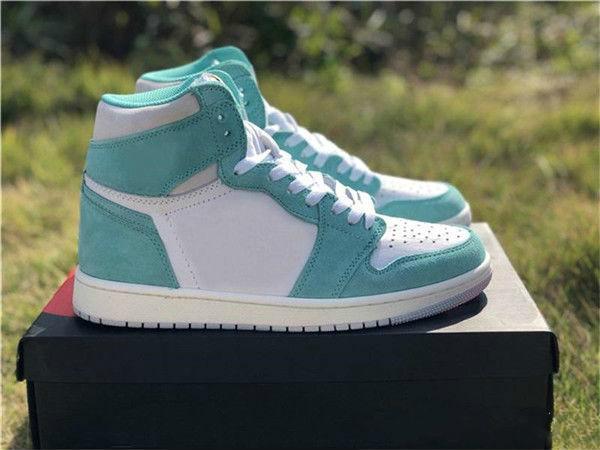 2019 New Turbo Green Basketball Shoes 1 1s Mens Green White Sports Shoes Fashion Outdoor Designer Trainer Sneakers